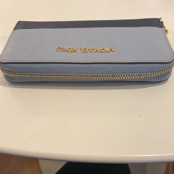 Michael Kors Two Tone Zip Around Wallet/Phone Case *MISSING WRISTLET STRAP* - Picture 6 of 9